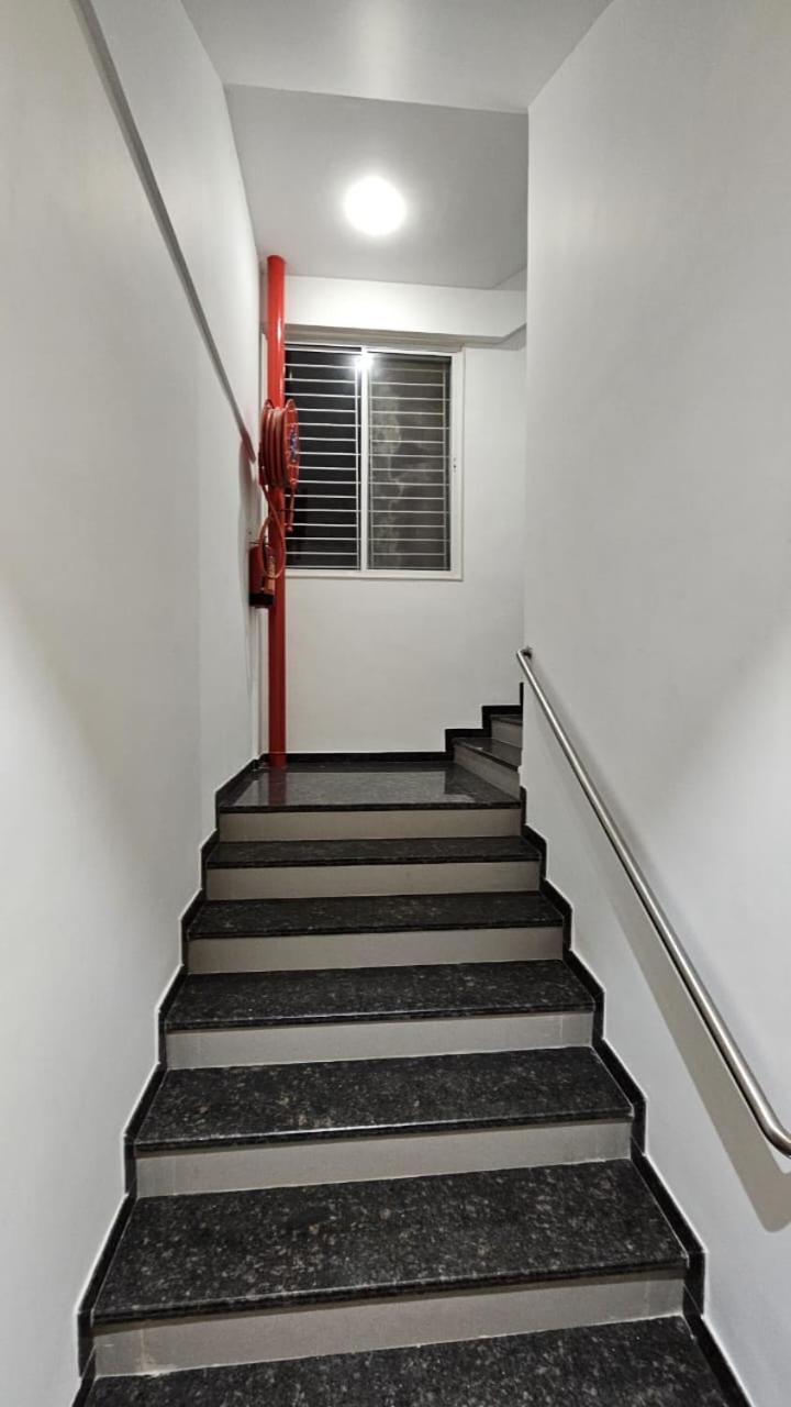 Hotel Veesons Executive Solapur Exteriör bild