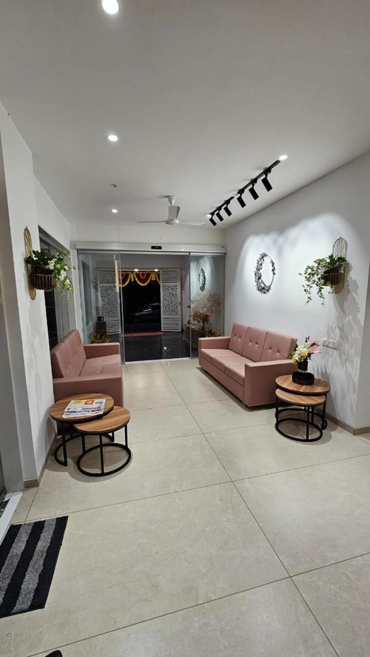 Hotel Veesons Executive Solapur Exteriör bild