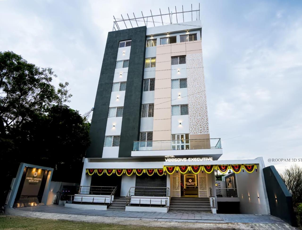 Hotel Veesons Executive Solapur Exteriör bild